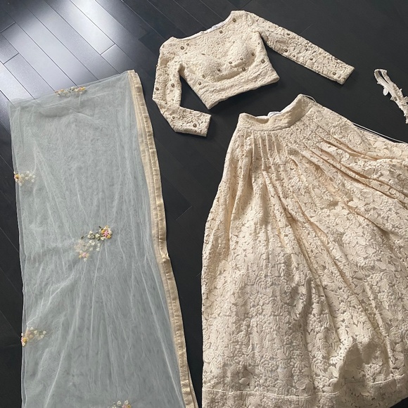 The Little Black Bow Lehenga - Top, Skirt, Waist Belt and Dupatta - Picture 3 of 17